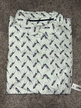 Amazon Essentials Men’s White Short-Sleeve Button-Up with Bird Print